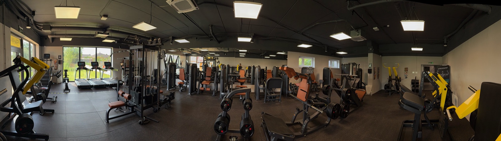 Celkový pohľad na fitness centrum